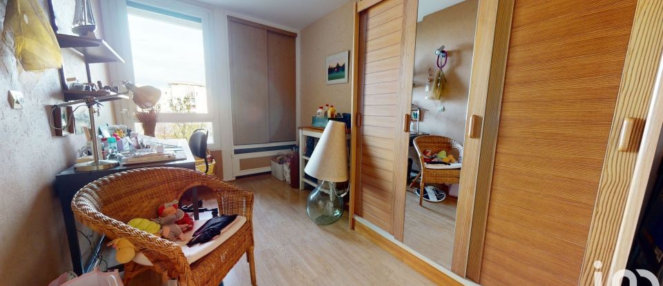 Appartement 5 pièces de 94 m² à Élancourt (78990)