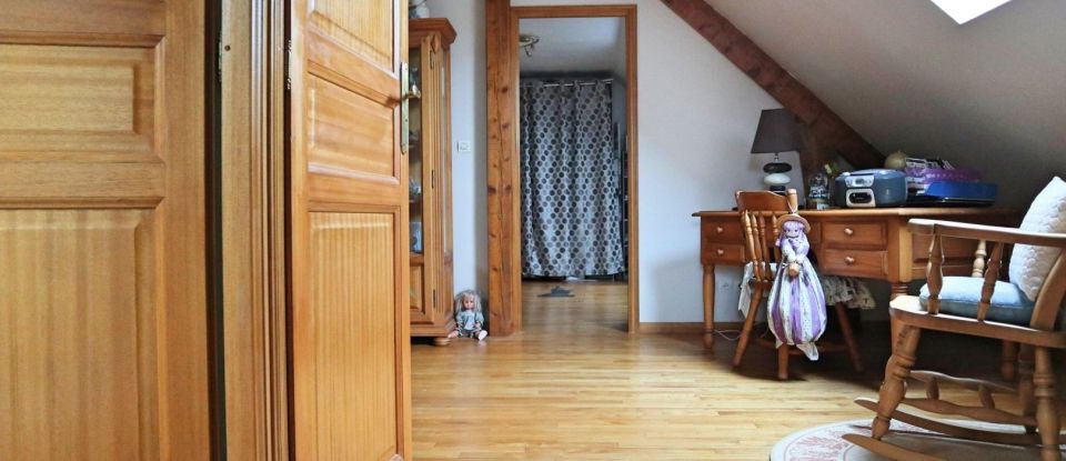 House 8 rooms of 161 m² in Sains-en-Amiénois (80680)