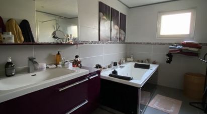 House 6 rooms of 230 m² in Noyal-sous-Bazouges (35560)
