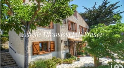House 6 rooms of 132 m² in Six-Fours-les-Plages (83140)