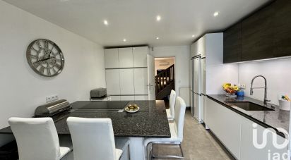 Maison traditionnelle 8 pièces de 220 m² à Neuilly-Plaisance (93360)