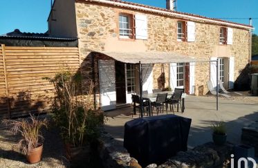 House 8 rooms of 150 m² in Les Brouzils (85260)