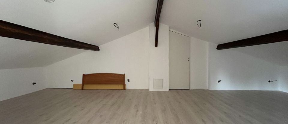 Maison 8 pièces de 328 m² à Varennes-Jarcy (91480)