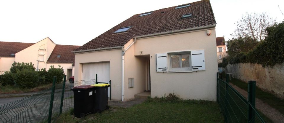 House 6 rooms of 108 m² in Guignes (77390)