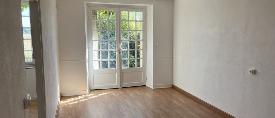 Maison 7 pièces de 161 m² à Monétay-sur-Loire (03470)