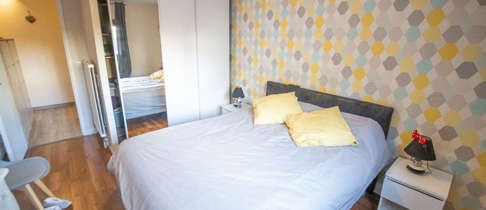 Apartment 3 rooms of 77 m² in Pau (64000)