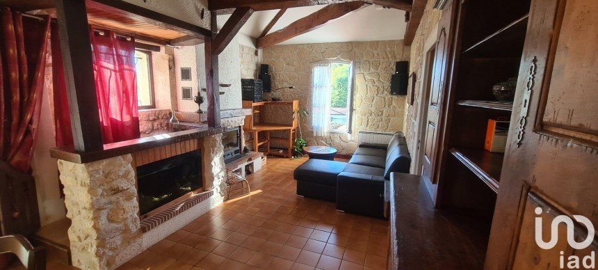 House 3 rooms of 79 m² in Saintes (17100)