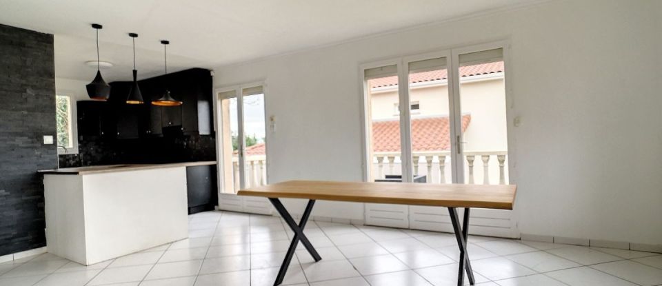 House 4 rooms of 105 m² in Francheville (69340)