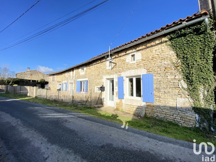 House 5 rooms of 120 m² in Voulême (86400)
