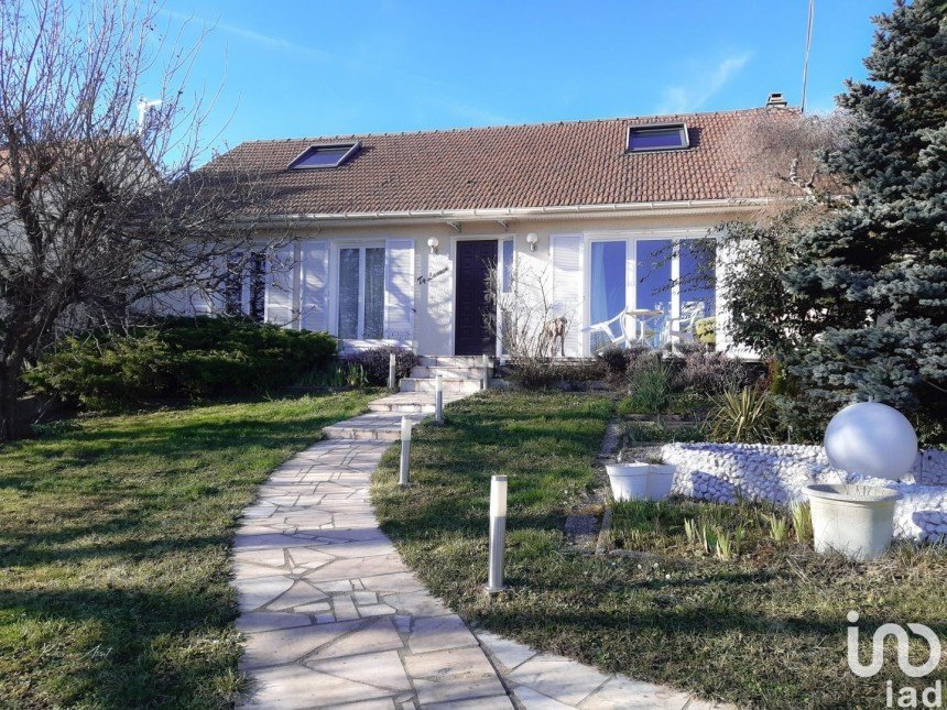 Maison 8 pièces de 162 m² à Montigny-sur-Loing (77690)