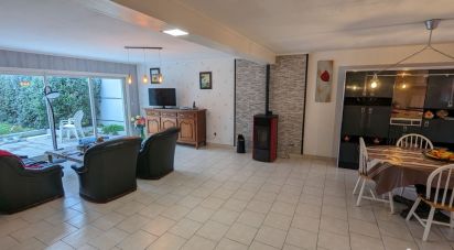 House 10 rooms of 212 m² in Cinais (37500)