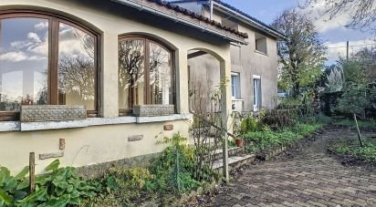 House 7 rooms of 185 m² in Saint-Cybardeaux (16170)