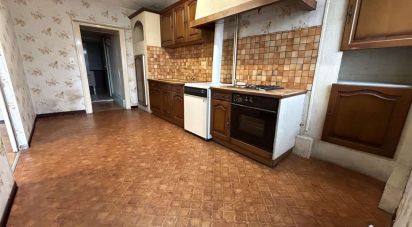 House 6 rooms of 115 m² in Parthenay (79200)