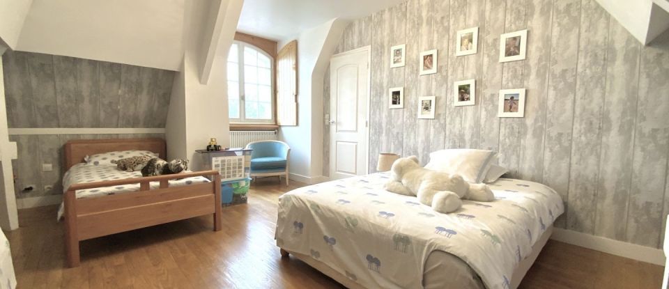 House 9 rooms of 260 m² in Villebon-sur-Yvette (91140)