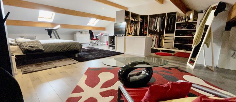 Maison 7 pièces de 250 m² à Villecresnes (94440)