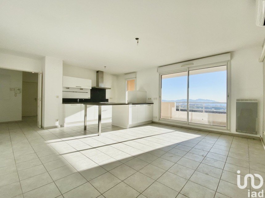 Apartment 3 rooms of 70 m² in Marseille (13015)