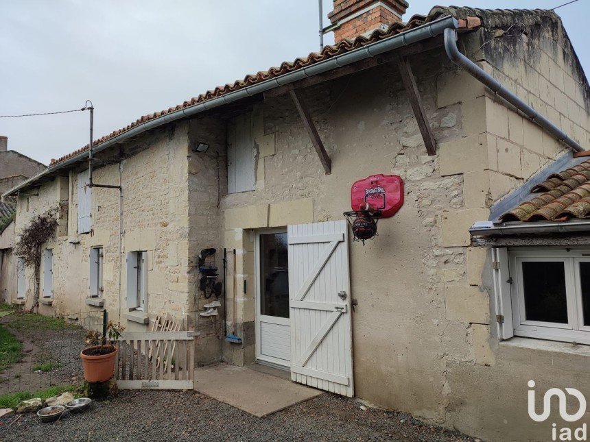 House 4 rooms of 77 m² in Brion-près-Thouet (79290)