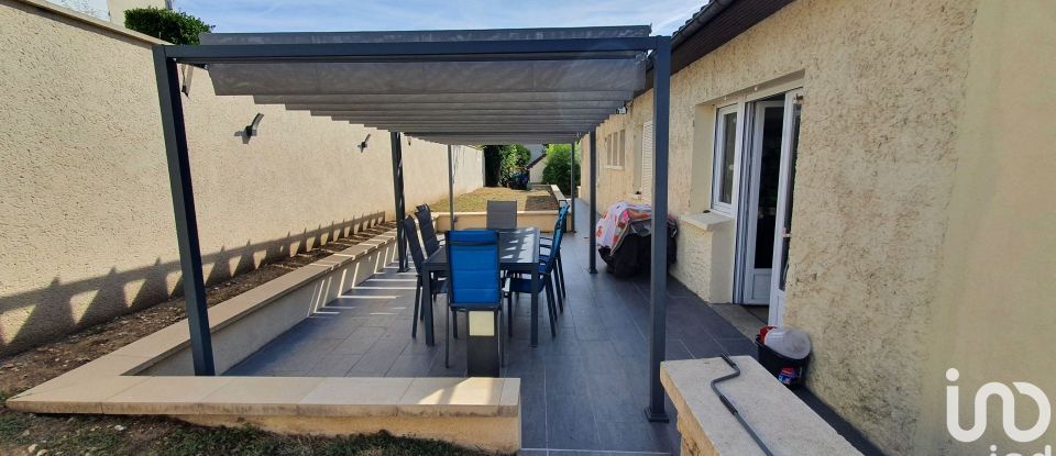 Maison 8 pièces de 161 m² à Brueil-en-Vexin (78440)