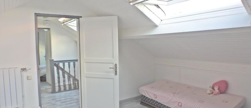 House 8 rooms of 161 m² in Brueil-en-Vexin (78440)