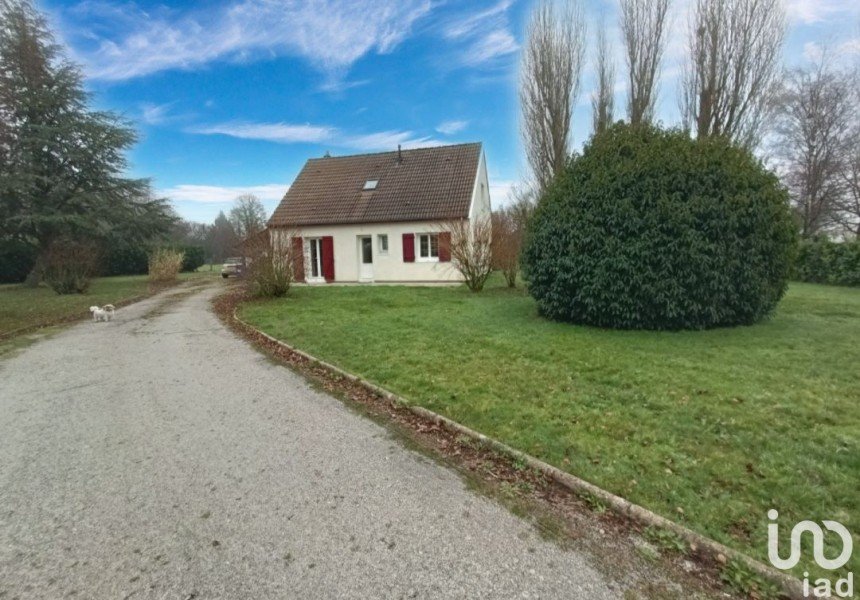 House 5 rooms of 108 m² in L'Aigle (61300)