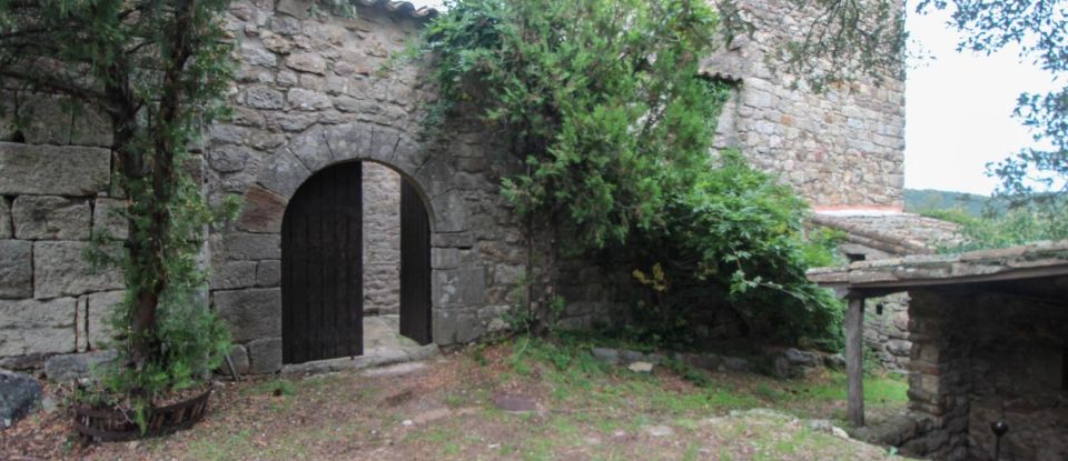 Château 10 pièces de 232 m² à Soudorgues (30460)