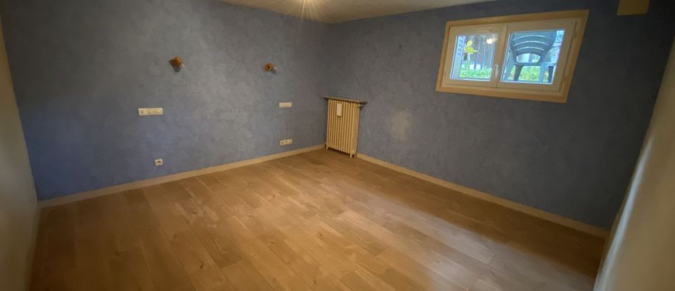 House 5 rooms of 120 m² in L'Haÿ-les-Roses (94240)