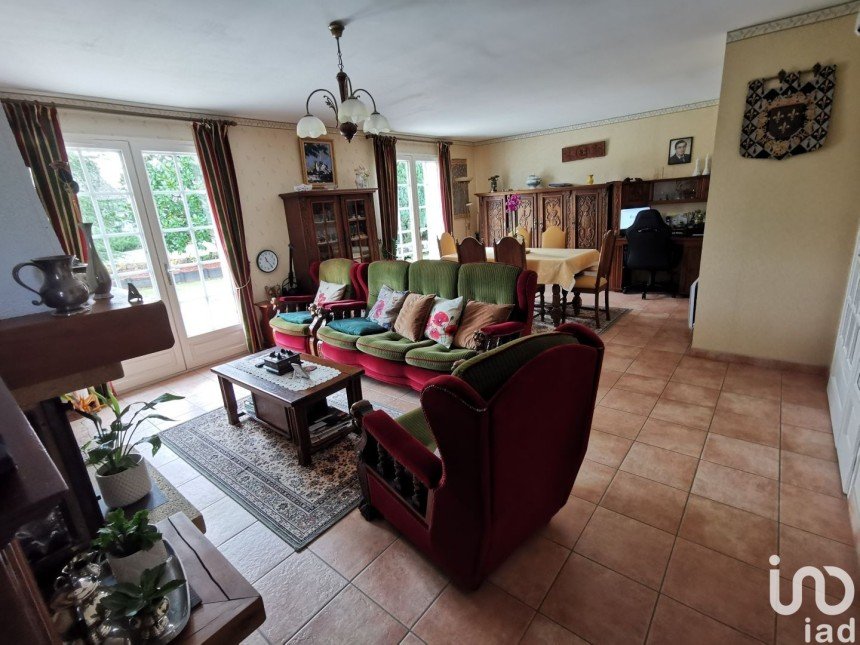 House 5 rooms of 84 m² in Malicorne-sur-Sarthe (72270)