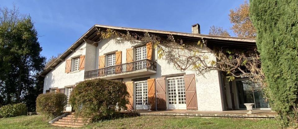 House 10 rooms of 250 m² in Tarbes (65000)