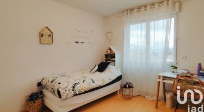 Apartment 4 rooms of 84 m² in VIEUGY (74600)