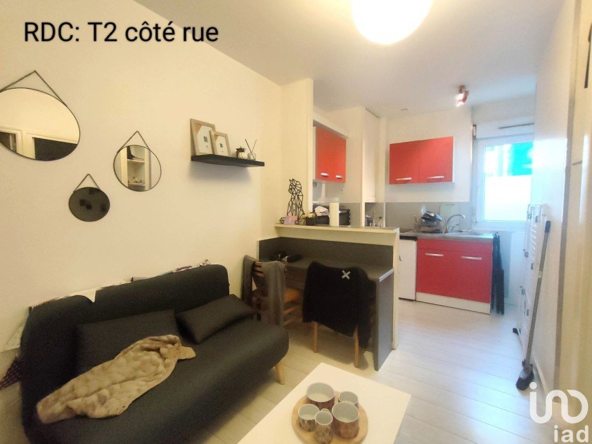 Building in Angers (49100) of 210 m²