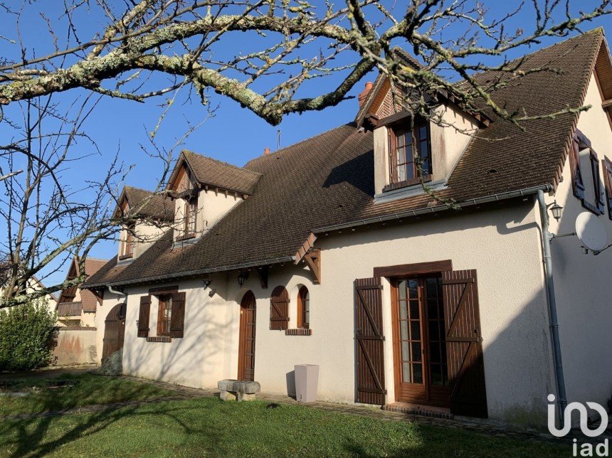 House 7 rooms of 174 m² in Saint-Clément (89100)