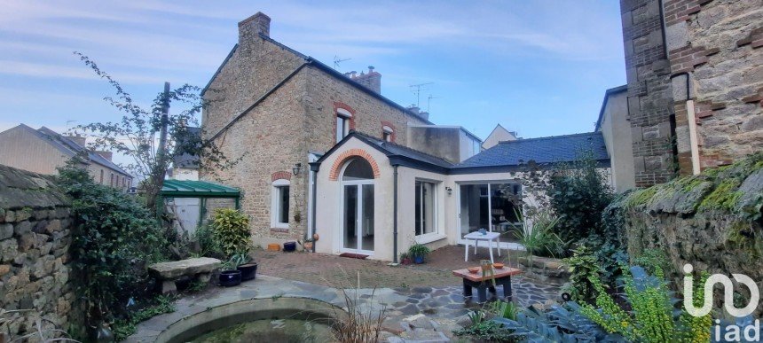 House 5 rooms of 140 m² in Dinan (22100)