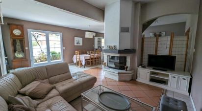 House 7 rooms of 205 m² in Sanguinet (40460)