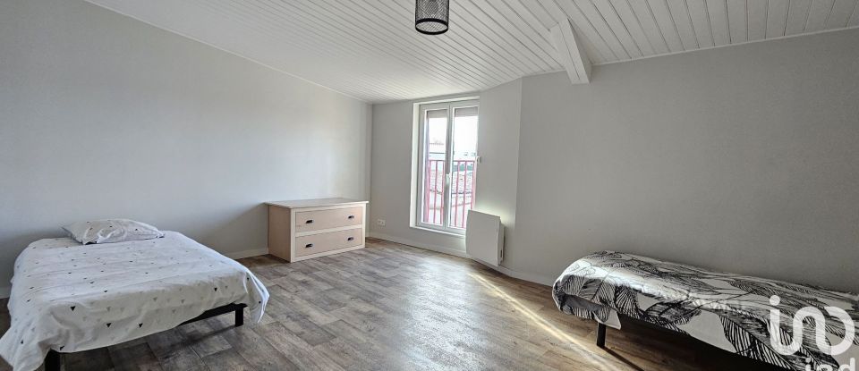 House 10 rooms of 249 m² in Saint-Paul-en-Pareds (85500)