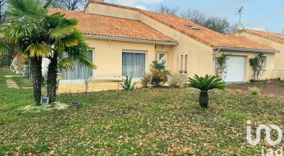 House 5 rooms of 159 m² in Naintré (86530)