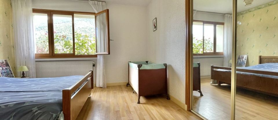 House 8 rooms of 230 m² in Allevard (38580)