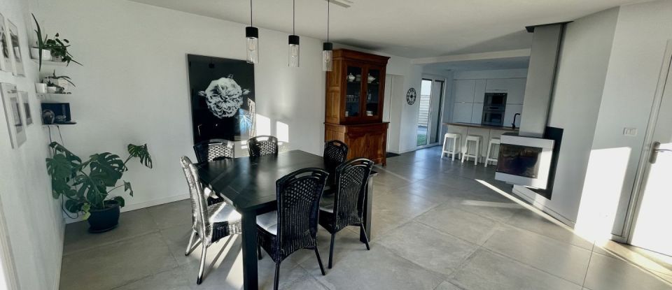 House 7 rooms of 168 m² in L'Hermitage (35590)