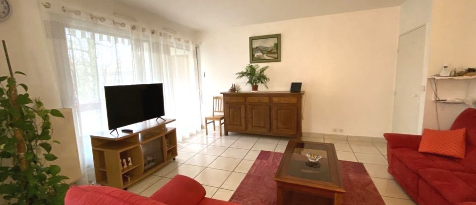 Apartment 4 rooms of 93 m² in Vaux-le-Pénil (77000)
