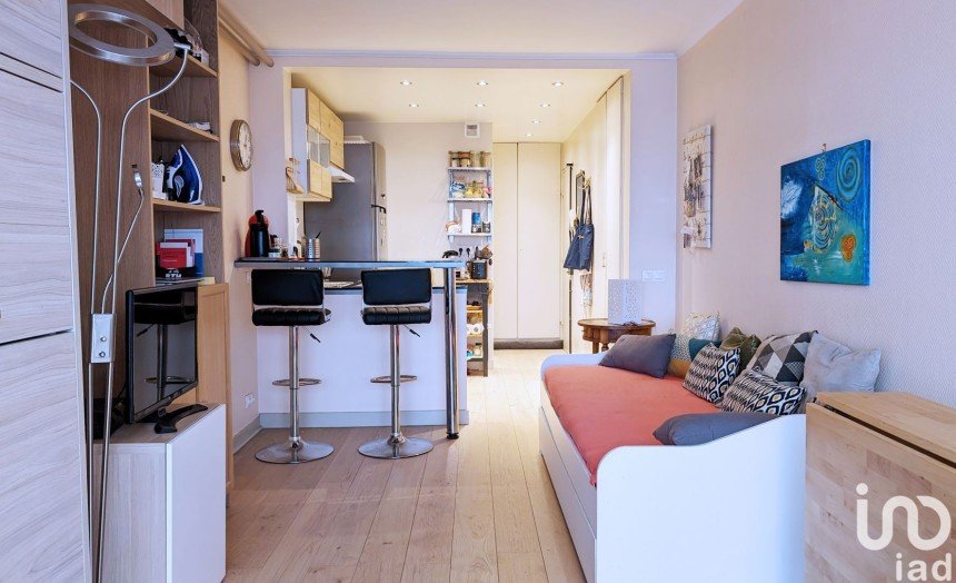 Apartment 1 room of 27 m² in Paris (75015)