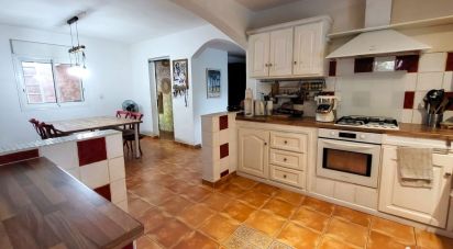 House 7 rooms of 158 m² in Saint-Pierre (97432)