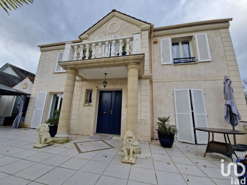 House 9 rooms of 248 m² in Médan (78670)