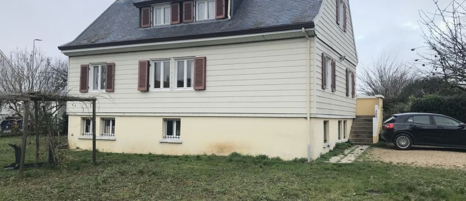 House 7 rooms of 122 m² in Saint-Clément (89100)