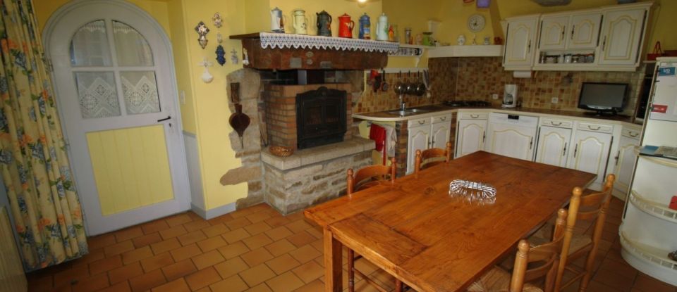 House 6 rooms of 146 m² in Inzinzac-Lochrist (56650)