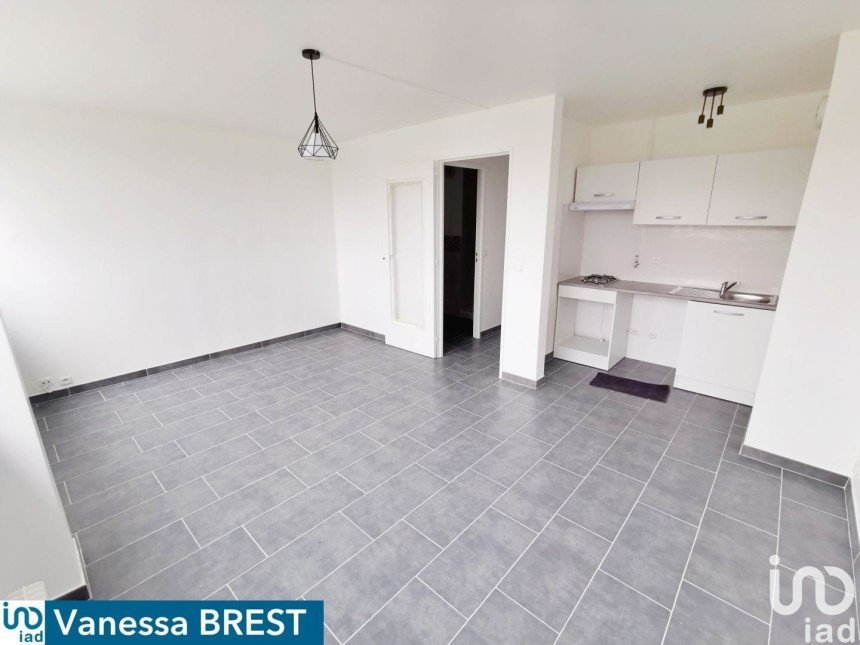 Apartment 1 room of 27 m² in Fresnes (94260)