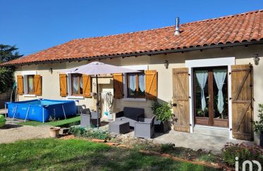 House 4 rooms of 108 m² in Champagne-Mouton (16350)
