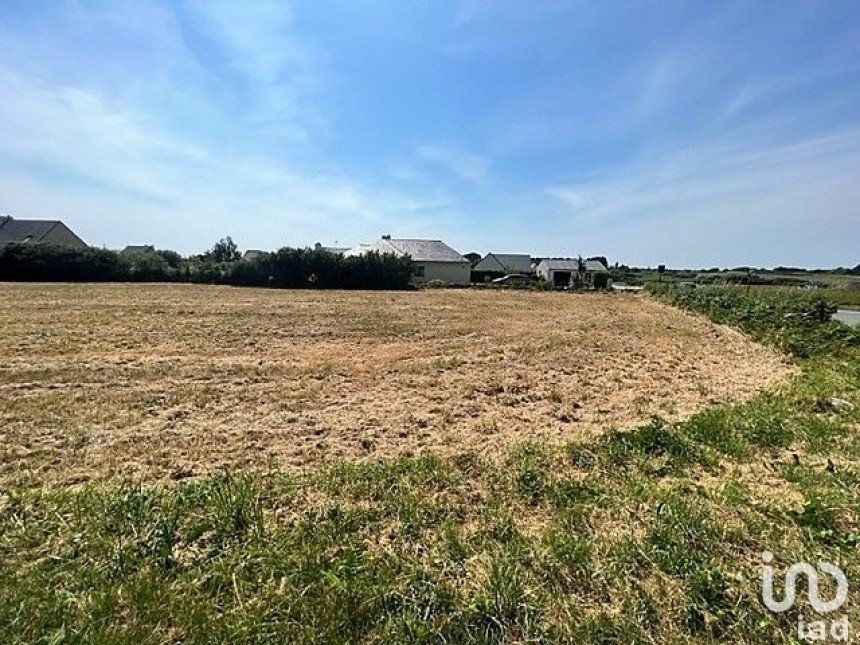 Land of 617 m² in Plouhinec (29780)
