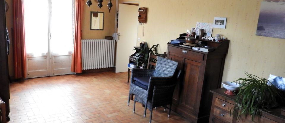 House 5 rooms of 100 m² in Domfront en Poiraie (61700)