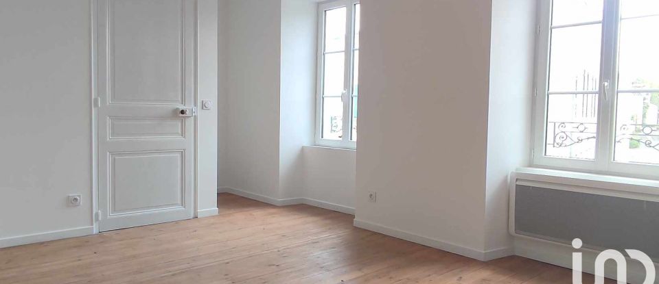 Town house 4 rooms of 93 m² in Surgères (17700)