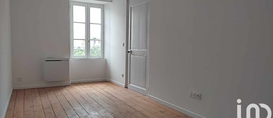 Town house 4 rooms of 93 m² in Surgères (17700)