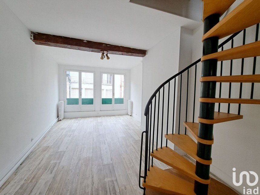 Building in Joigny (89300) of 235 m²